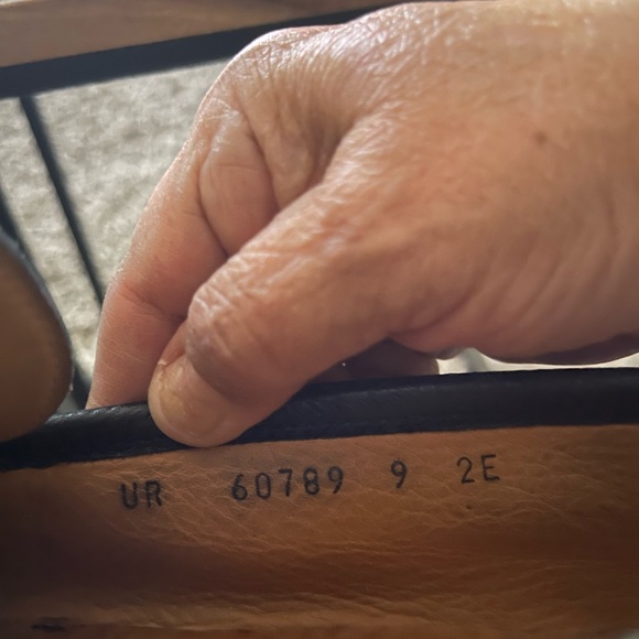 Black leather Ferragamo loafers size 9EE - Picture 4 of 5